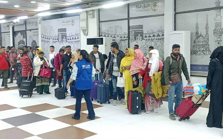 রাতে লেবানন থেকে দেশে ফিরছেন আরও ৯৫ জন